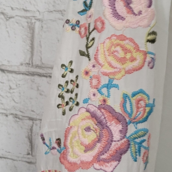 Impressions Embroidery Kimono - Size Medium - Picture 13 of 14